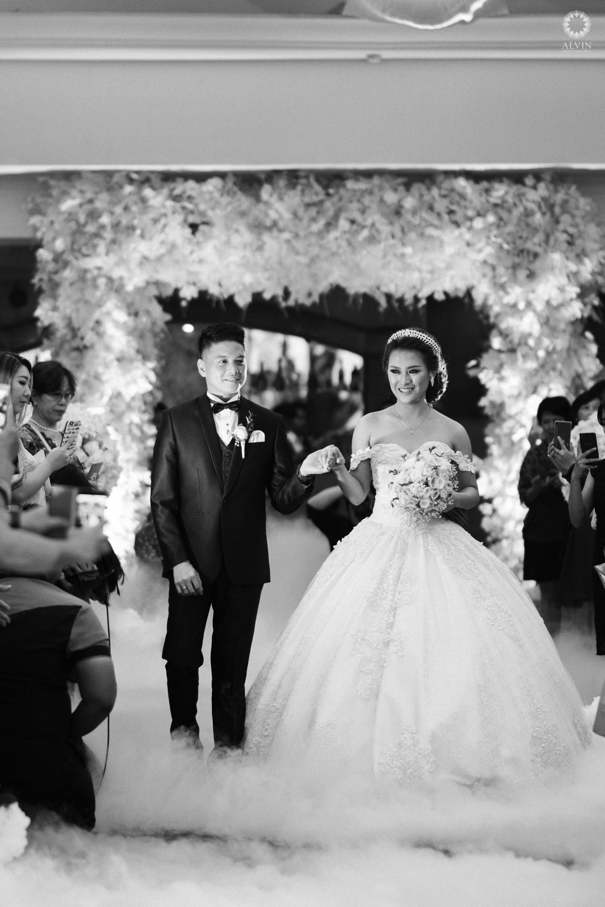 ALV16050 : Adrian & Yuke ALV16050 : Adrian & Yuke